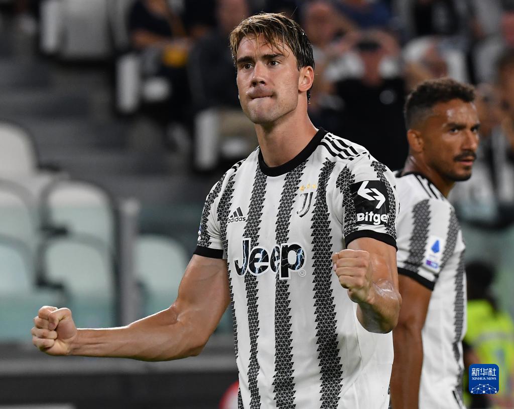 又犯规了！第二节刚上来杨瀚森补防科沃德又被裁判吹打手&已经3犯（次节开局杨瀚森补防科沃德再被吹打手，个人犯规已3次）