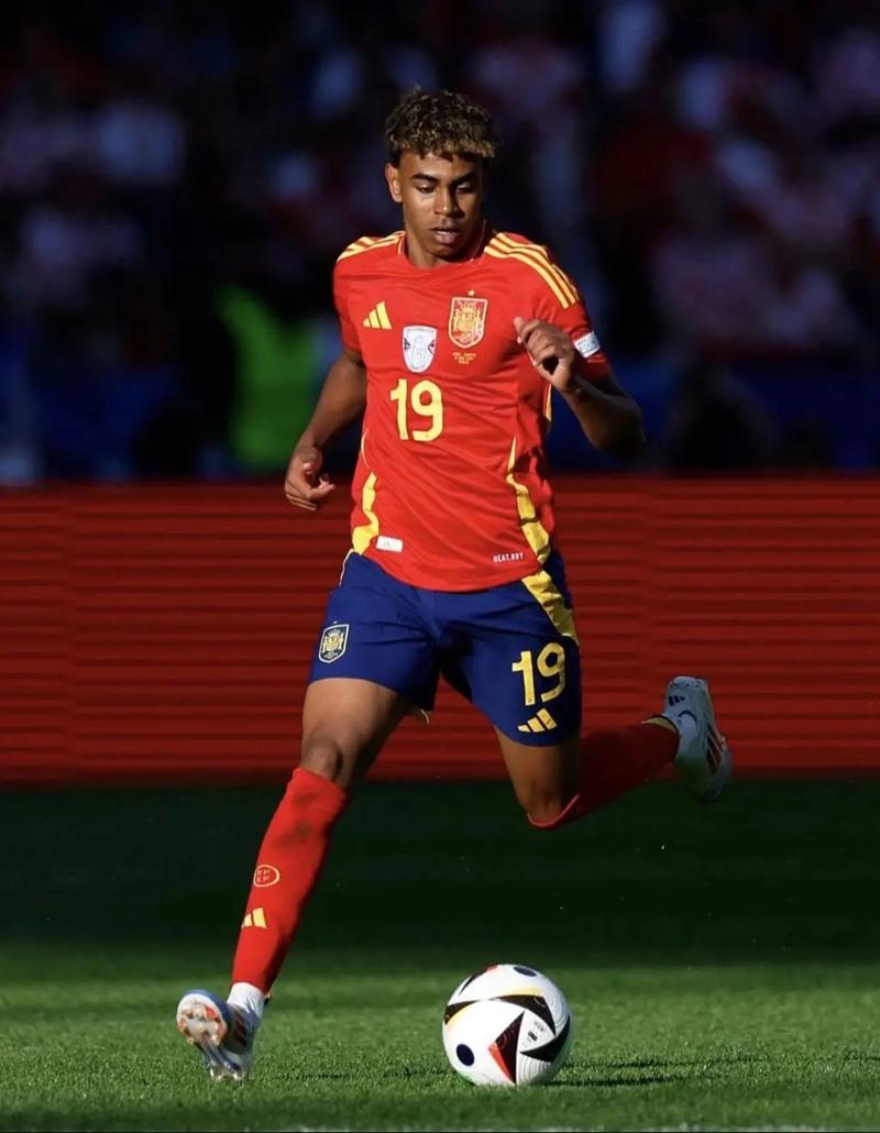 不想要萨拉赫？沙特球队老板：萨拉赫年龄太大了，维尼修斯更好（沙特球队老板否认追逐萨拉赫：年龄偏大，更看好维尼修斯）