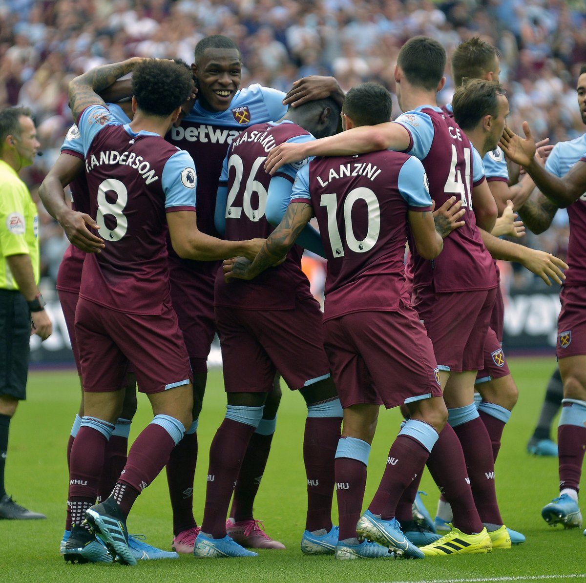 篮球勇士三分手感火热，全队命中18记三分（勇士外线手感爆棚，全队轰进18记三分）